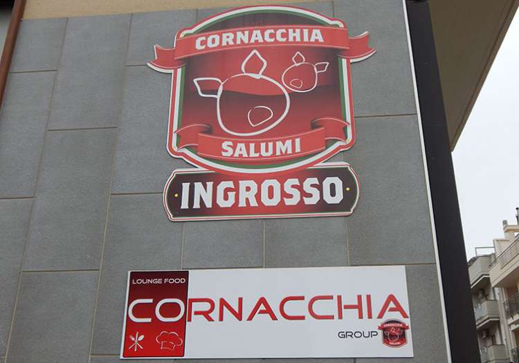 www.cornacchiasalumi.it